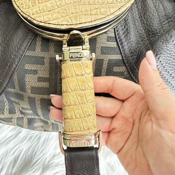 🛑SOLD🛑Fendi monogram spy bag - Picture 7 of 12